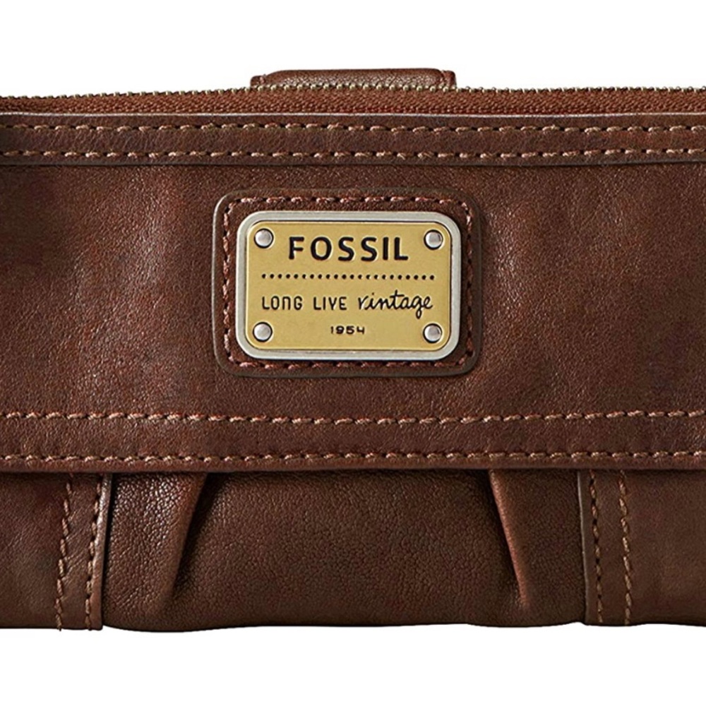Fossil women’s wallet